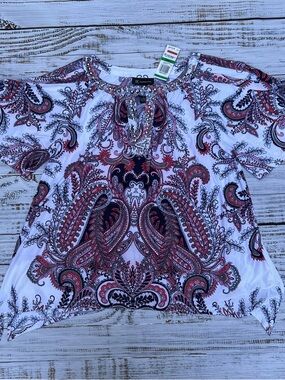 Women's White Paisley Print Short Sleeve Blouse - Red & Black